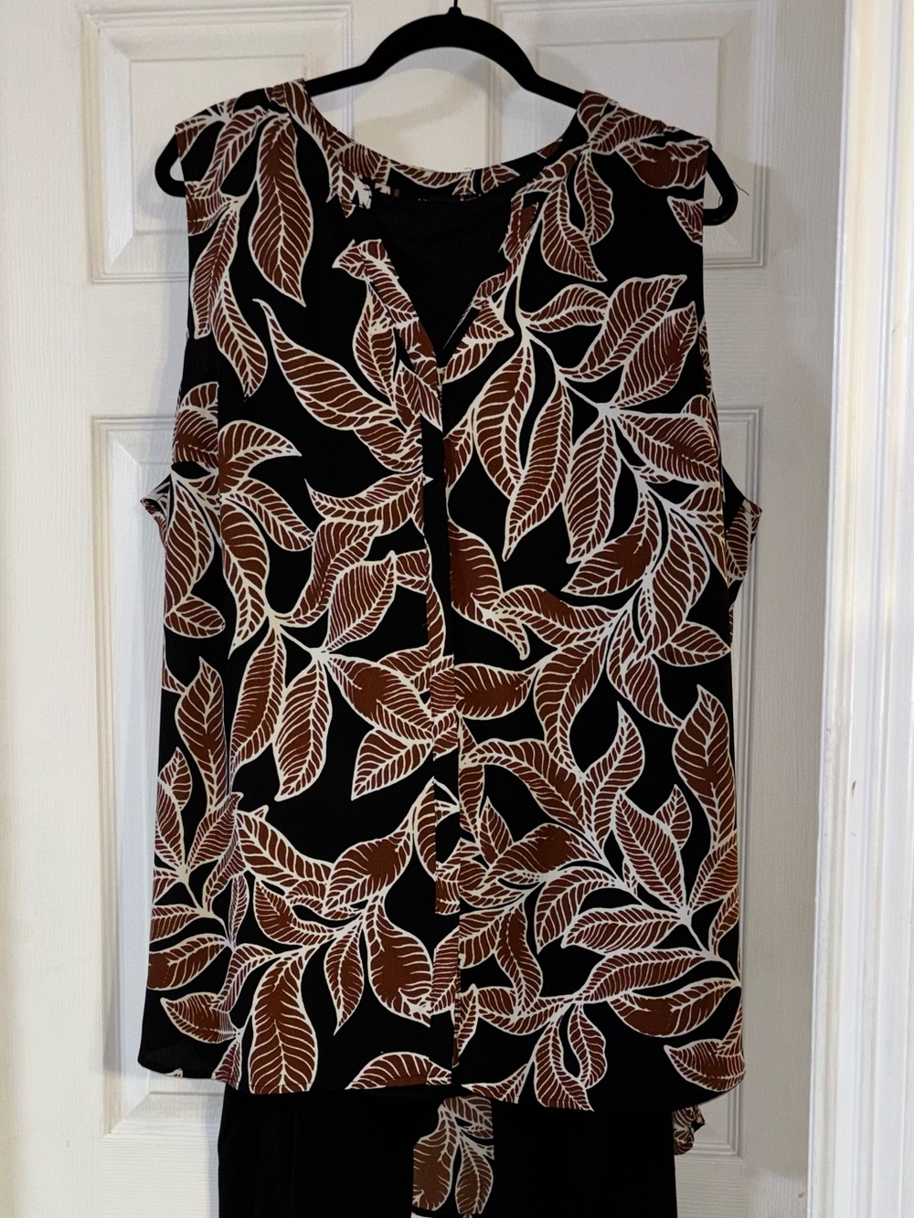Apt. 9 Black Sleeveless Tunic with Brown and Cream Leaf Print